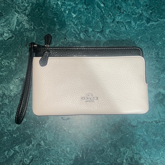 Coach CF447 Contrast Leather Double Zip Wristlet Clutch Chalk Black - Picture 2 of 6